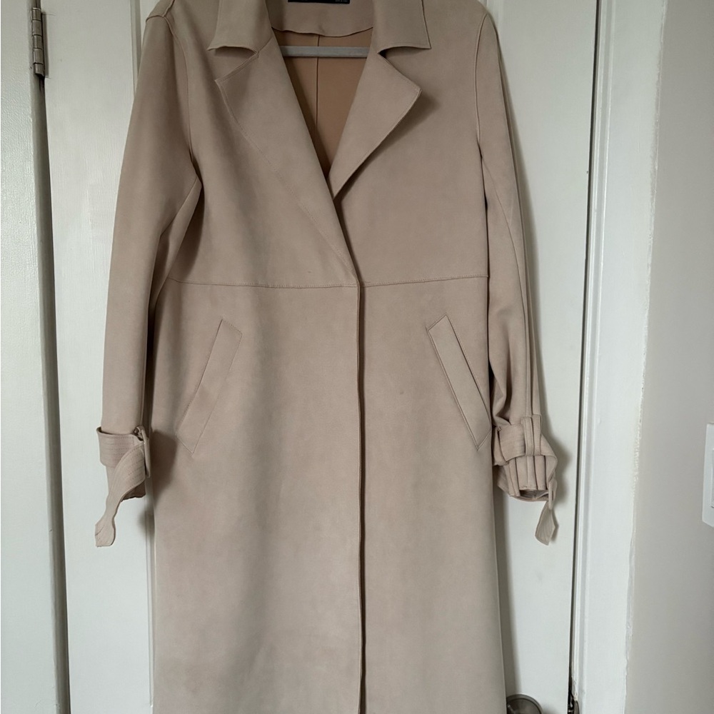 Zara Cream Trench Coat with Notched Lapels and Long Sleeves